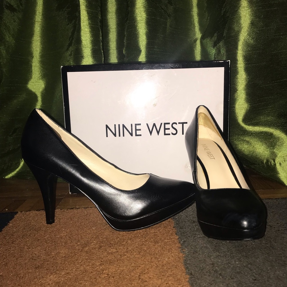 🖤 Nine West Black Leather Heels 🖤